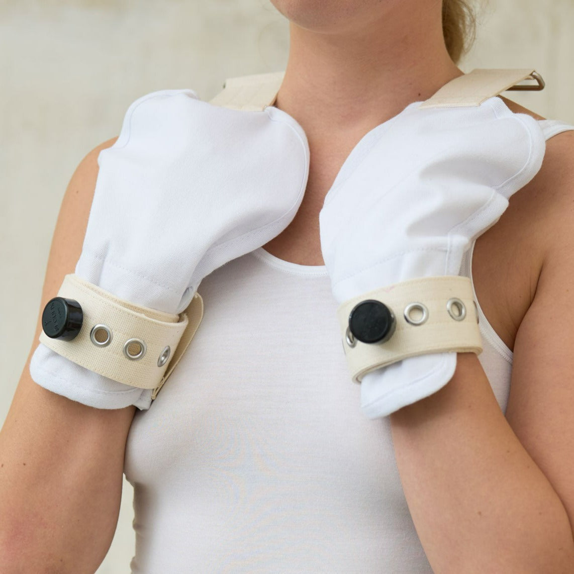 BDSM Gloves Punishment Set White